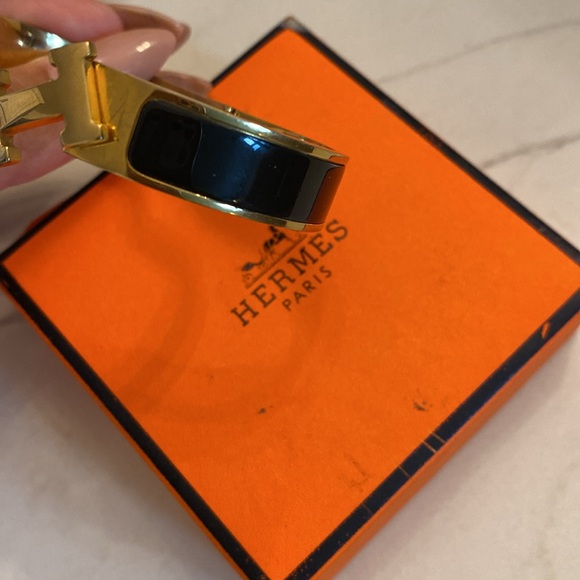 Women’s black and gold Hermes bracelet - Picture 4 of 4